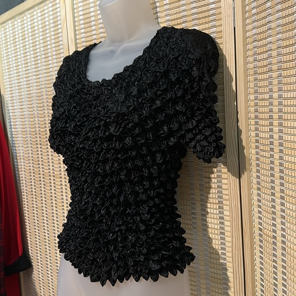 Vintage Y2K Black Cropped Silk Feel Stretchy Ruffled Short Sleeve Popcorn Shirt - Picture 5 of 14